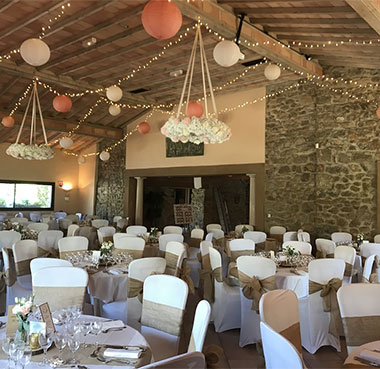 Plafond-mariage-guirlande-et-lanterne-peche