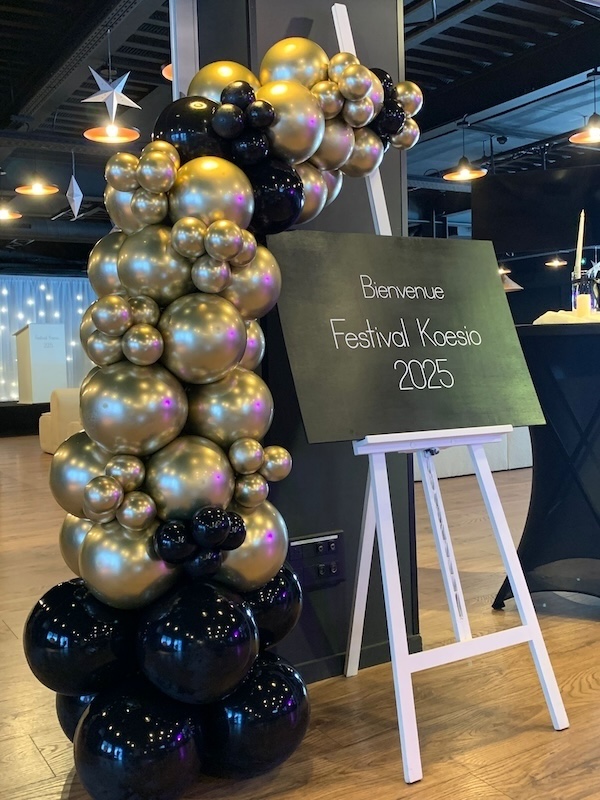 Déco ballons et panneau de Bienvenue